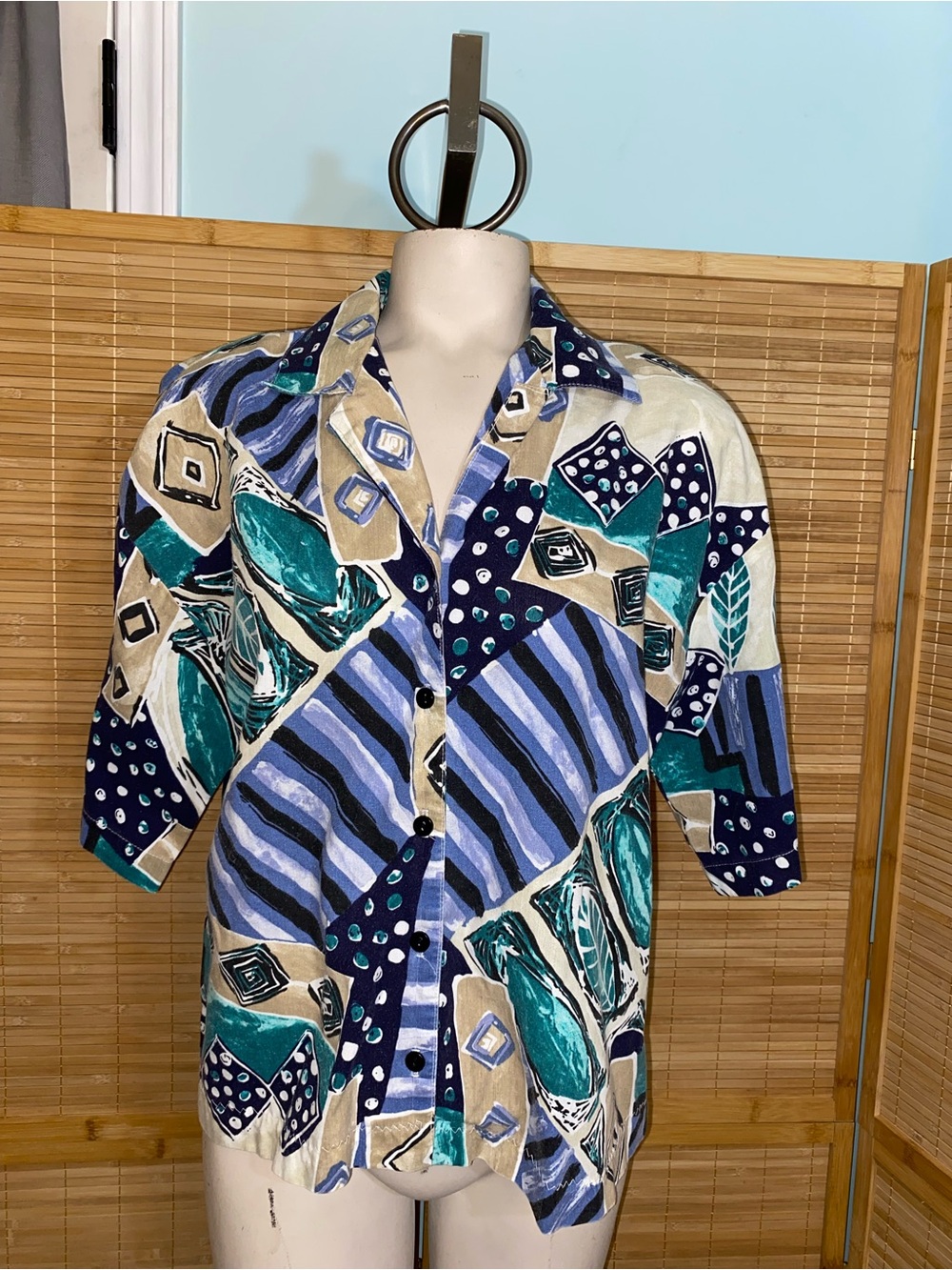 Cabrais woman’s vintage 90s short sleeve button down shirt blouse abstract blue